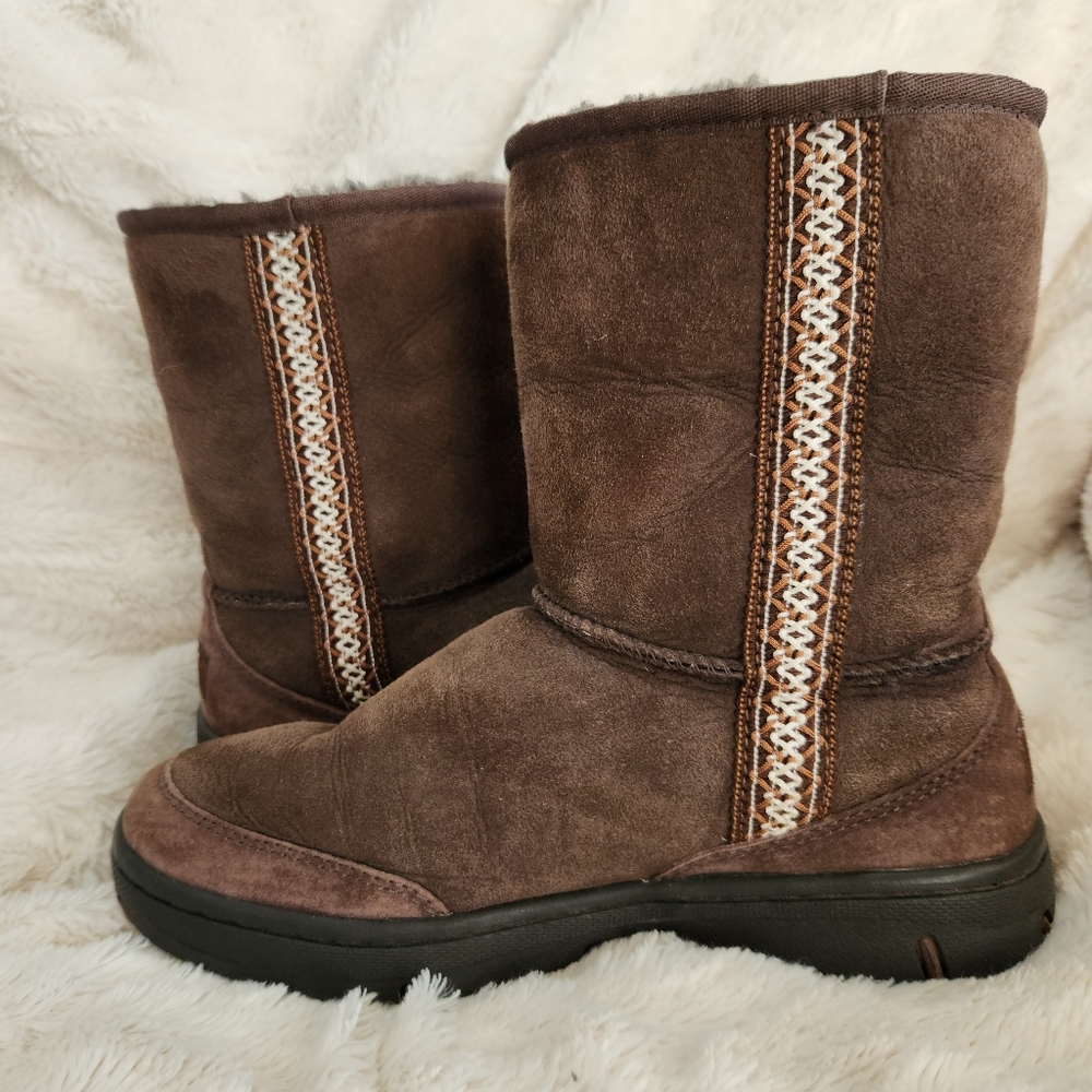 Ugg classic braid suede shearing boots sz 8